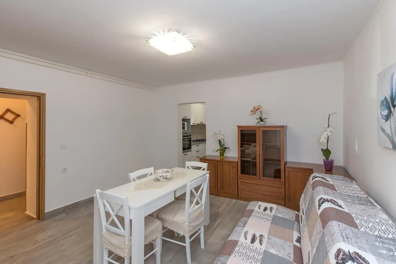 Apartmenst Saban 1709 Murine アパート